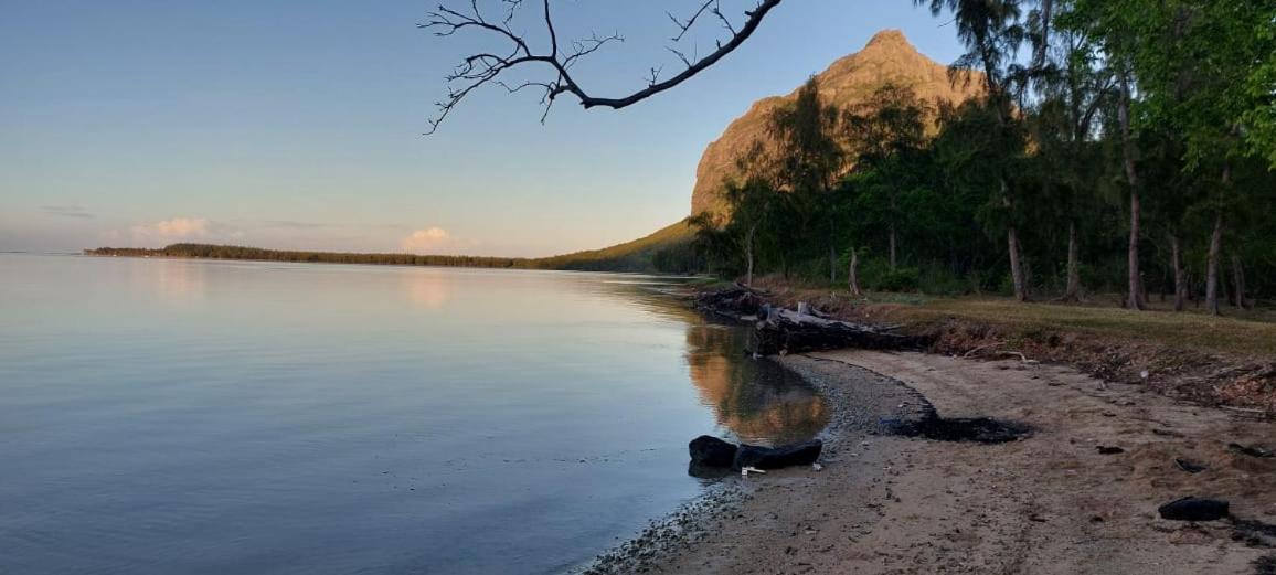 Residence Au Bout Du Morne Le Morne Bagian luar foto